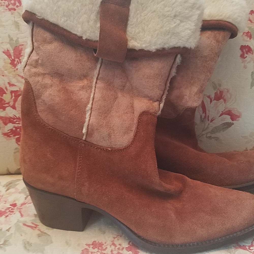 Paola Ferri sherpa-lined boots, wear 2 ways
